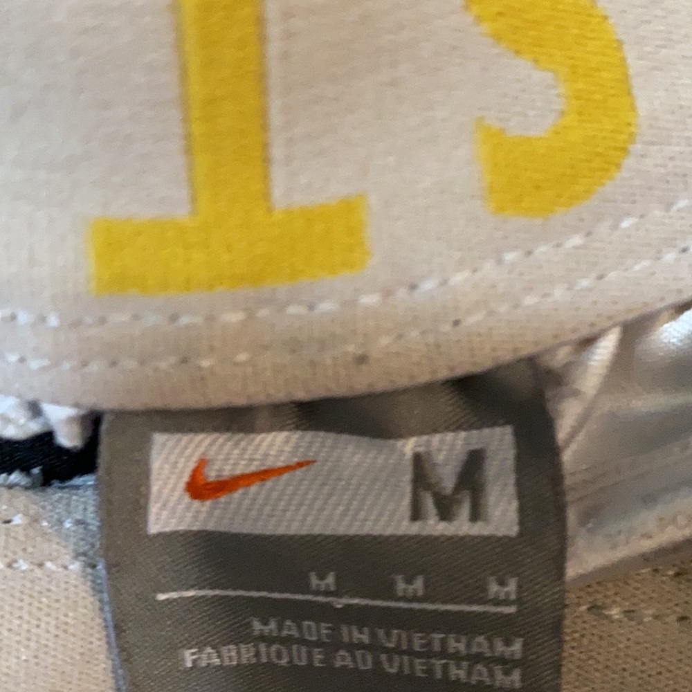 Nike - Picture 3 of 4